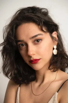 Manolya Maya